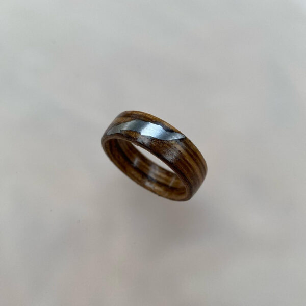 Custom houten ring met inleg (lak) - Afbeelding 2