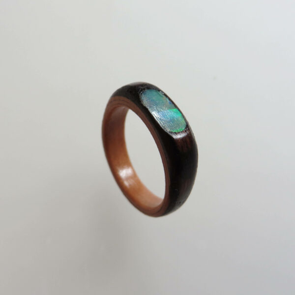 Custom houten ring met inleg (lak) - Afbeelding 3