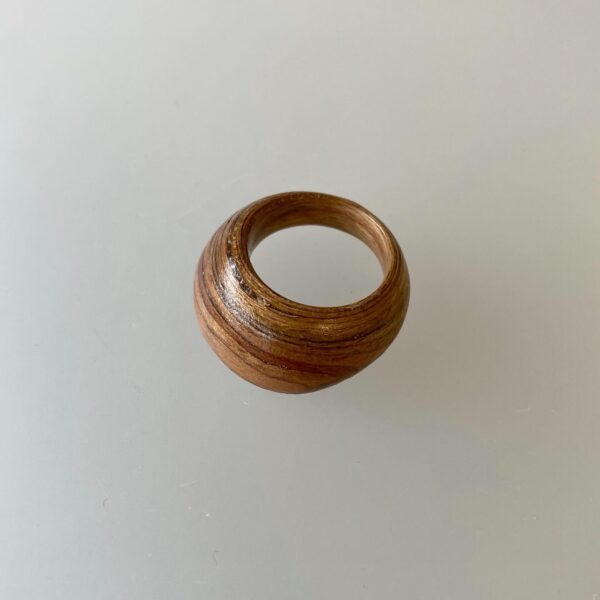 Kersenhouten statement ring (maat 18) - Afbeelding 2