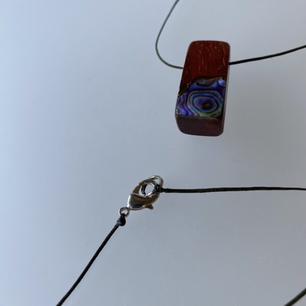 Padoek hanger met abalone - Afbeelding 2